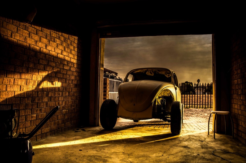 carrosserie-LES MAYONS-min_car_garage_volkswagen_sunset_vw_beetle-81658